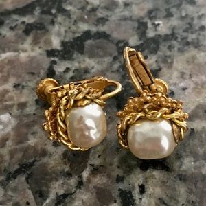 Miriam Haskell Clip On Vintage earrings (Signed)
